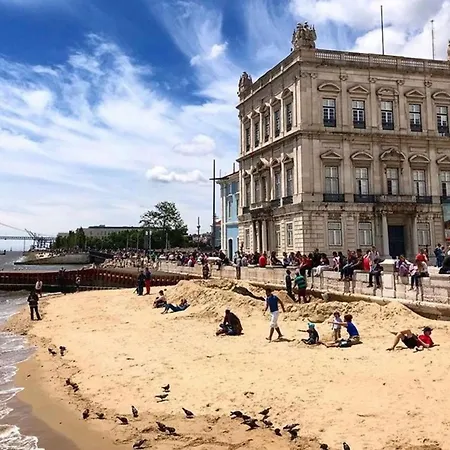 Apartment Downtown-terrasse Fabelhafte Aussichten Romantisches Penthouse By Interhome Lisbon